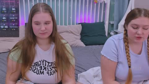 Snapshot of blush_ellie chatting on 02/03/25, 06:39 Ellie3 online show from 02/03/25, 06:39