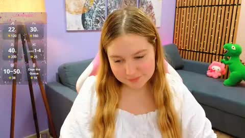 Snapshot of blush_ellie chatting on 02/10/25, 04:36 Ellie3 online show from 02/10/25, 04:36