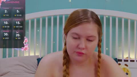 Snapshot of blush_ellie chatting on 02/21/25, 04:05 Ellie3 online show from 02/21/25, 04:05