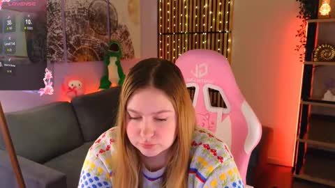 Snapshot of blush_ellie chatting on 03/06/25, 01:57 Ellie3 online show from 03/06/25, 01:57