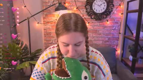 Snapshot of blush_ellie chatting on 09/11/25, 12:05 Ellie3 online show from 09/11/25, 12:05