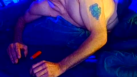 Snapshot of bmurray13kc2 chatting on 10/27/25, 09:02 bmurray13kc2 online show from 10/27/25, 09:02