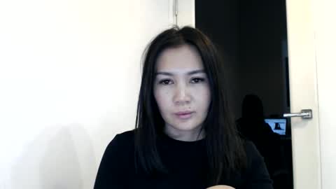 Snapshot of bmw_lovee chatting on 10/15/25, 05:35 Liya online show from 10/15/25, 05:35