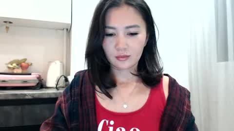 Snapshot of bmw_lovee chatting on 10/21/25, 04:08 Liya online show from 10/21/25, 04:08