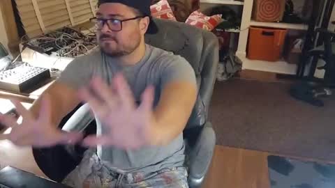 Snapshot of bnitehawk1234 chatting on 09/16/25, 05:52 harry cockins online show from 09/16/25, 05:52