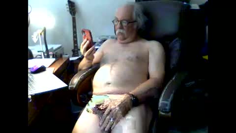 Snapshot of bobbaker1953 chatting on 05/27/26, 06:05 bobbaker1953 online show from 05/27/26, 06:05