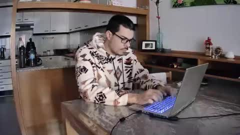 Snapshot of bobber_30 chatting on 11/17/25, 08:31 Bobber online show from 11/17/25, 08:31