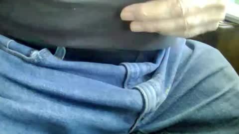 Snapshot of bobbie420_ chatting on 04/29/26, 01:43 bobbie420_ online show from 04/29/26, 01:43