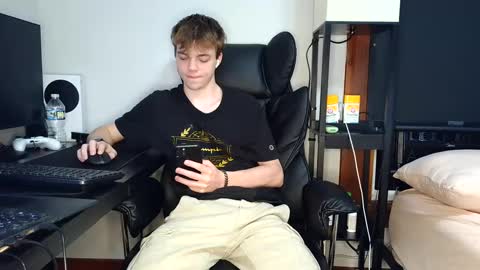 bobby72738 online show from 09/28/25, 11:54