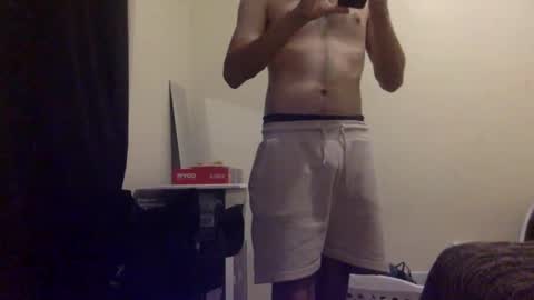bobby_00x00 online show from 05/01/26, 08:41