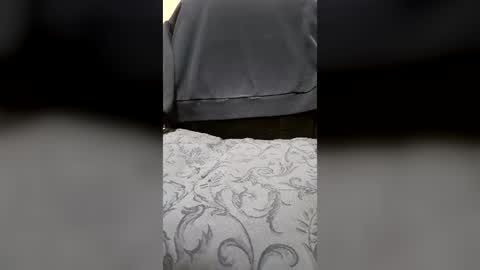 bobby_00x00 online show from 08/03/26, 12:21