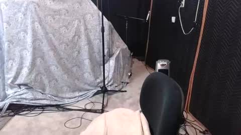 BobbyHill27b online show from 04/06/26, 04:19