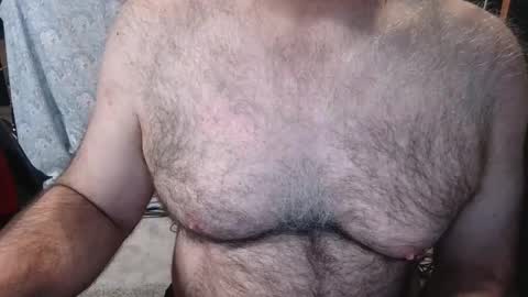 Snapshot of bobbyhill27b chatting on 05/16/26, 01:32 BobbyHill27b online show from 05/16/26, 01:32