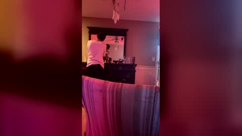 Snapshot of bodyyattiyatti chatting on 04/13/26, 07:19 Sailorartemis online show from 04/13/26, 07:19