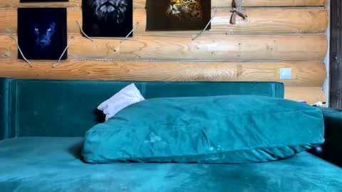 Nail and Olivia online show from 12/03/25, 10:57