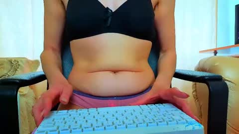 Mia online show from 04/17/26, 03:31