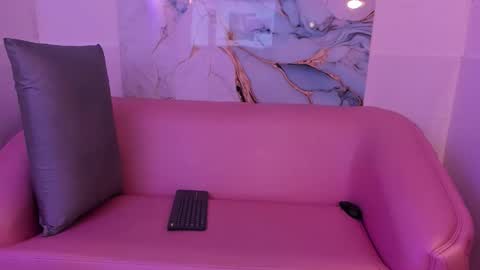 bombomcito_ online show from 12/03/25, 01:20