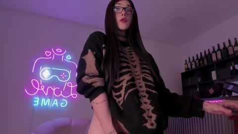 Bonnie Luxury online show from 10/23/25, 05:18