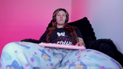 Bonnie Help me reach 500 likes online show from 01/10/26, 05:37