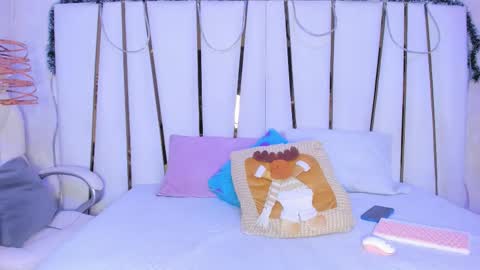 Bonnie online show from 12/18/25, 07:42