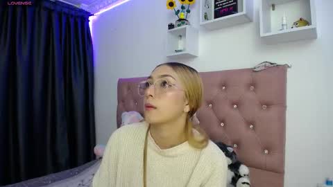 Soffy Brooks Independent model online show from 09/18/25, 07:21