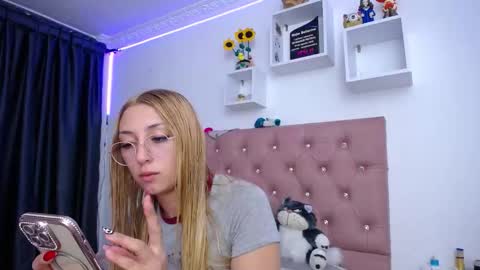 Soffy Brooks Independent model online show from 10/10/25, 01:37