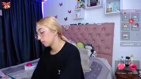 Soffy Brooks Independent model online show from 01/16/26, 04:49