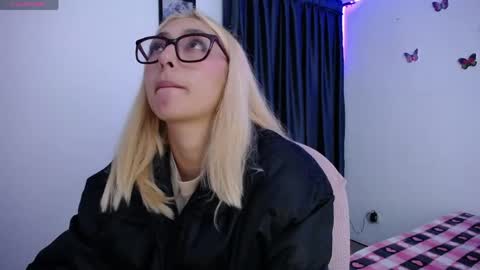 Soffy Brooks Independent model online show from 04/15/26, 03:35