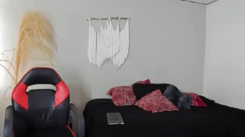 Snapshot of bonny_honey_ chatting on 05/28/26, 07:00 Bonny online show from 05/28/26, 07:00