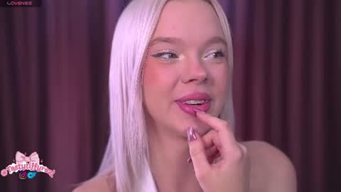 Snapshot of boobybliss chatting on 06/15/26, 08:05 Alina online show from 06/15/26, 08:05