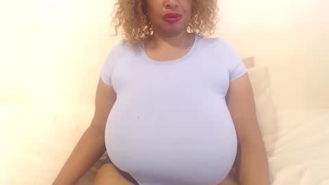 Snapshot of boobyqueen24 chatting on 01/17/26, 08:52 boobyqueen online show from 01/17/26, 08:52