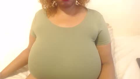 Snapshot of boobyqueen24 chatting on 01/18/26, 12:42 boobyqueen online show from 01/18/26, 12:42