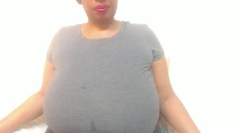 Snapshot of boobyqueen24 chatting on 04/21/26, 01:42 boobyqueen online show from 04/21/26, 01:42