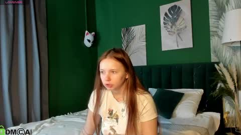 Snapshot of booozekirs_ chatting on 05/25/26, 02:39 Milena online show from 05/25/26, 02:39