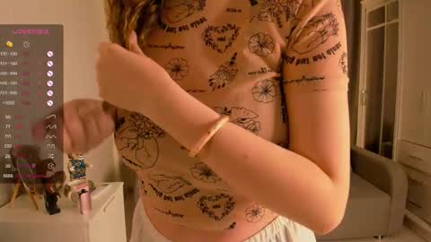 Snapshot of bootyfruttycutie chatting on 09/22/25, 06:54 Ella online show from 09/22/25, 06:54