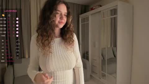 Snapshot of bootyfruttycutie chatting on 10/03/25, 07:22 Ella online show from 10/03/25, 07:22