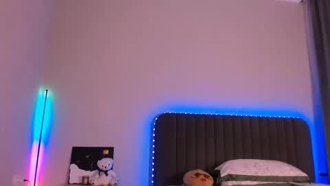 Mona online show from 03/08/26, 01:58