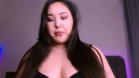 Snapshot of bootylecious_ chatting on 03/10/26, 01:10 Mona online show from 03/10/26, 01:10