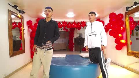 THOMAS AND DAMIAND online show from 02/02/25, 04:15