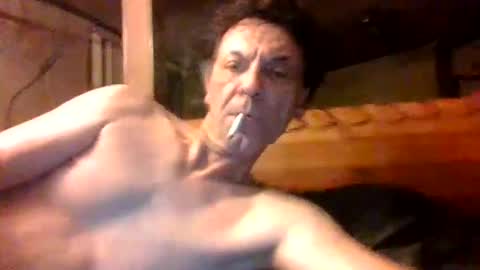 Snapshot of bottomcdforoldersc chatting on 09/29/25, 06:18 James online show from 09/29/25, 06:18