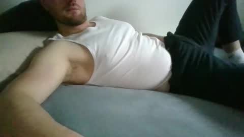 Snapshot of bottomtsinner chatting on 10/21/25, 02:51 bottomtsinner online show from 10/21/25, 02:51