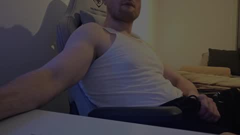 Snapshot of bottomtsinner chatting on 02/07/26, 10:13 bottomtsinner online show from 02/07/26, 10:13