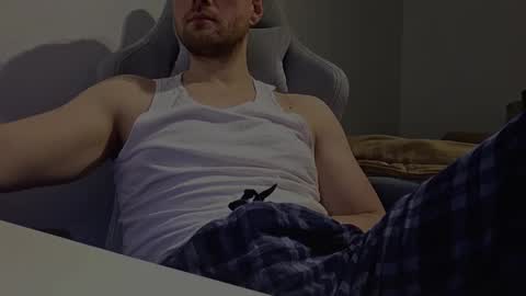 Snapshot of bottomtsinner chatting on 02/13/26, 11:23 bottomtsinner online show from 02/13/26, 11:23