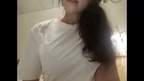 Bouncy Queen Majesty online show from 10/24/25, 06:26