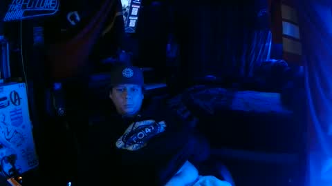 Snapshot of bowerboi1217 chatting on 11/19/25, 06:02 Bowerboi1217 online show from 11/19/25, 06:02