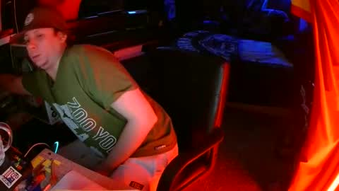 Snapshot of bowerboi1217 chatting on 11/22/25, 04:00 Bowerboi1217 online show from 11/22/25, 04:00