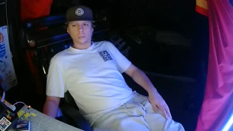 Snapshot of bowerboi1217 chatting on 11/26/25, 09:21 Bowerboi1217 online show from 11/26/25, 09:21