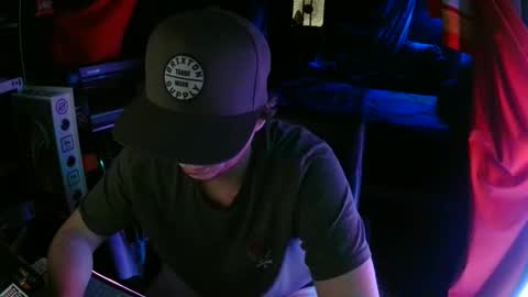 Snapshot of bowerboi1217 chatting on 11/28/25, 01:08 Bowerboi1217 online show from 11/28/25, 01:08