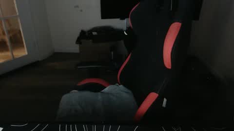 boy_t0y89 online show from 12/23/25, 07:39