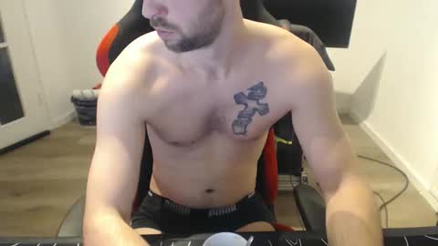 boy_t0y89 online show from 01/14/26, 07:47